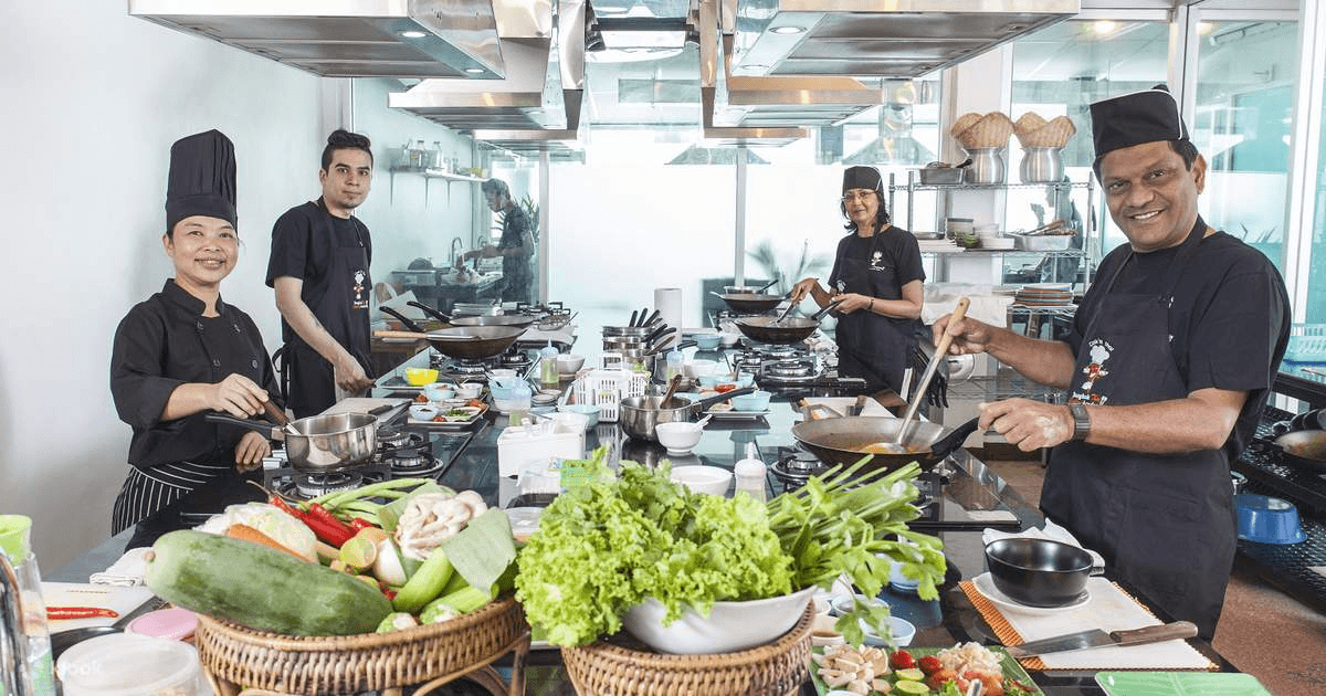 Chef Noi's market cooking class